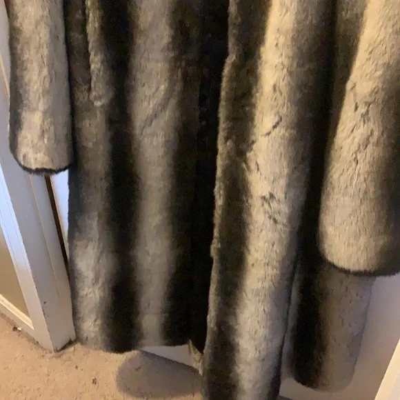 Pamela McCoy chinchilla replica fur coat - Picture 4 of 10